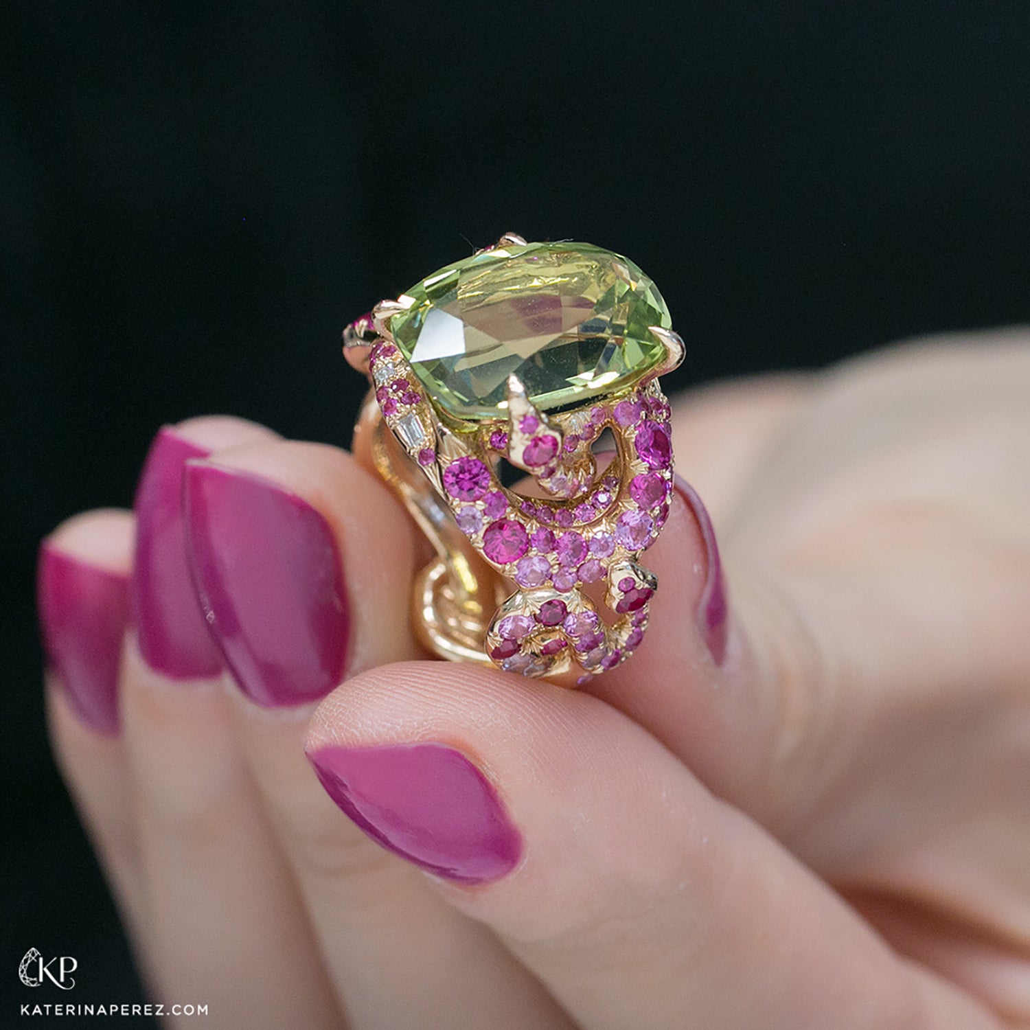 Ring "4 Snakes" Pink Gold with a Green Chrysoberyll, Pink Sapphires and White Diamonds