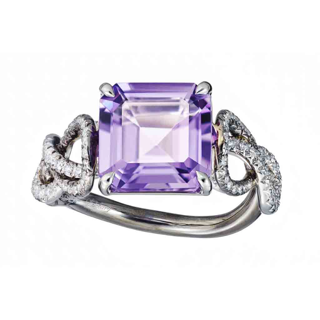 Ring Platinum with a purple Amethyst and White Diamonds
