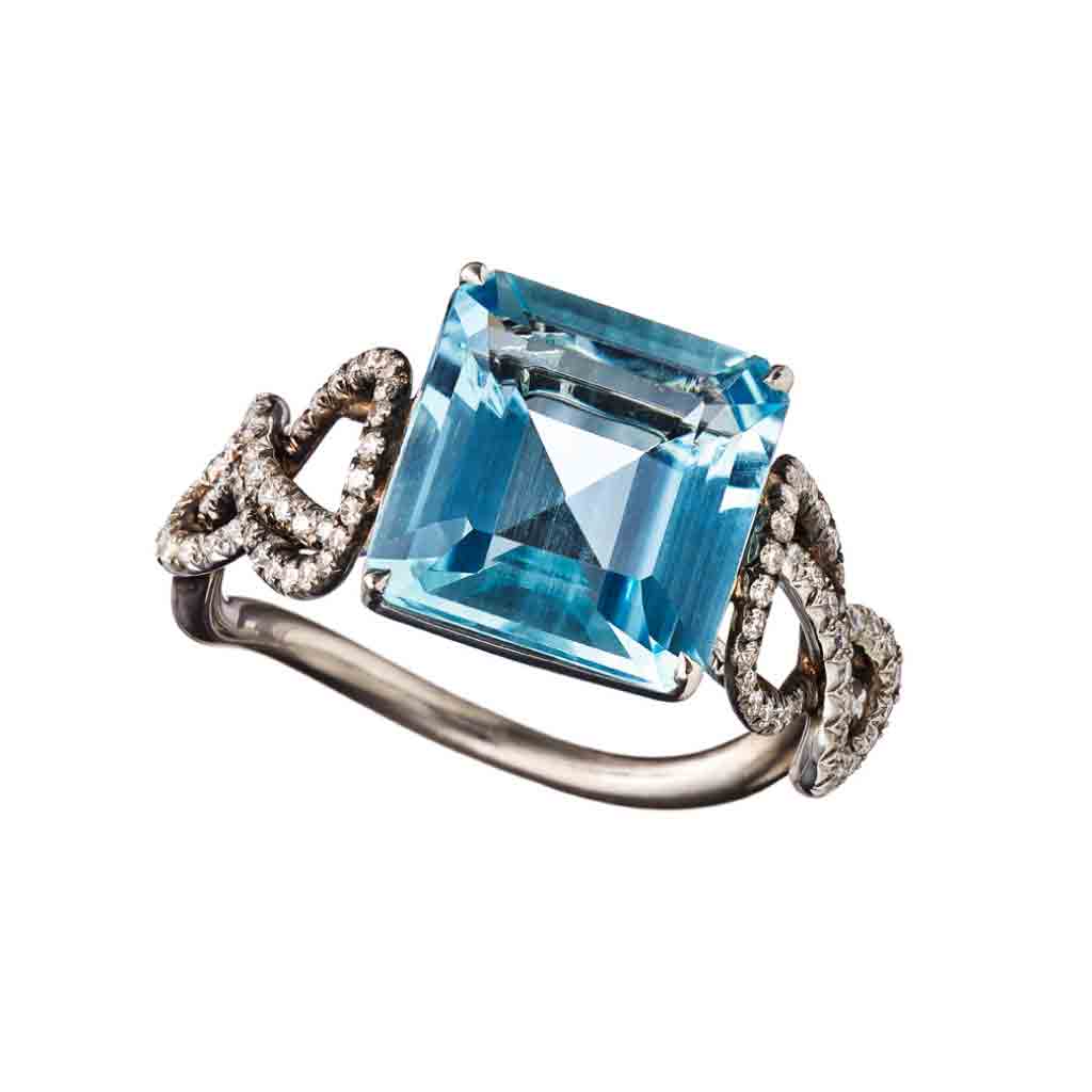 Ring Platinum with an Aquamarine and White Diamonds