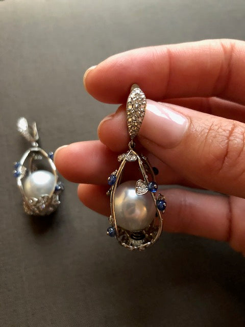 Earrings "Pearlcage" Platinum with Southseapearls, White Diamonds and Blue Sapphires